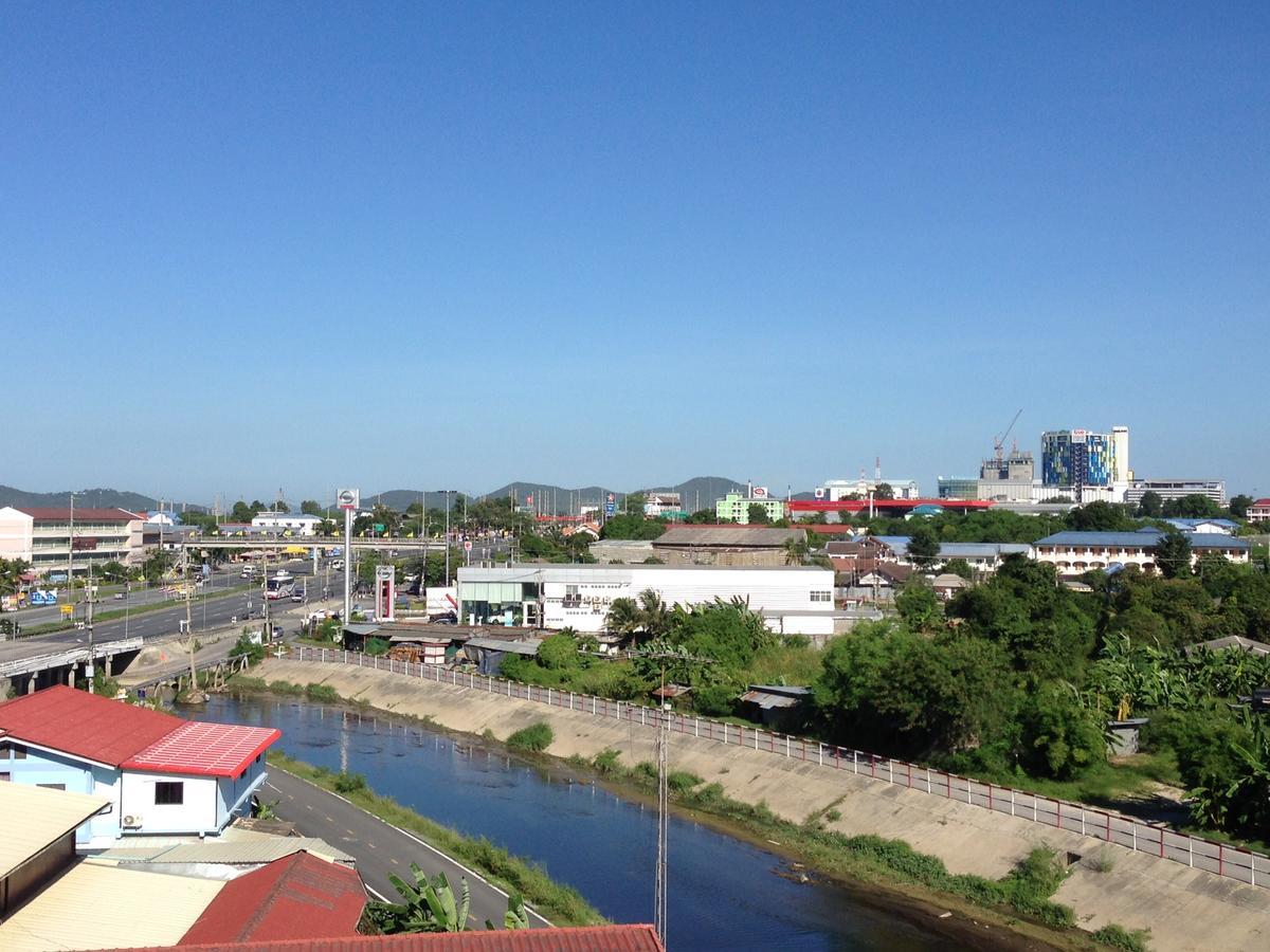 Modernbright Laemchabang Aparthotel Bang Lamung Buitenkant foto