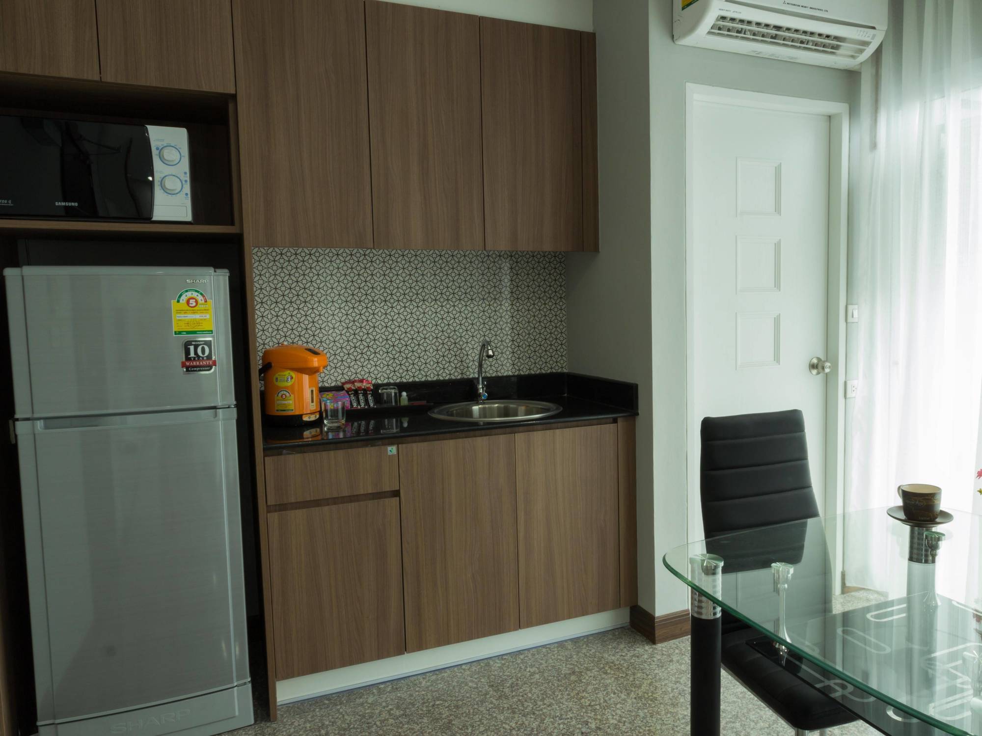 Modernbright Laemchabang Aparthotel Bang Lamung Buitenkant foto