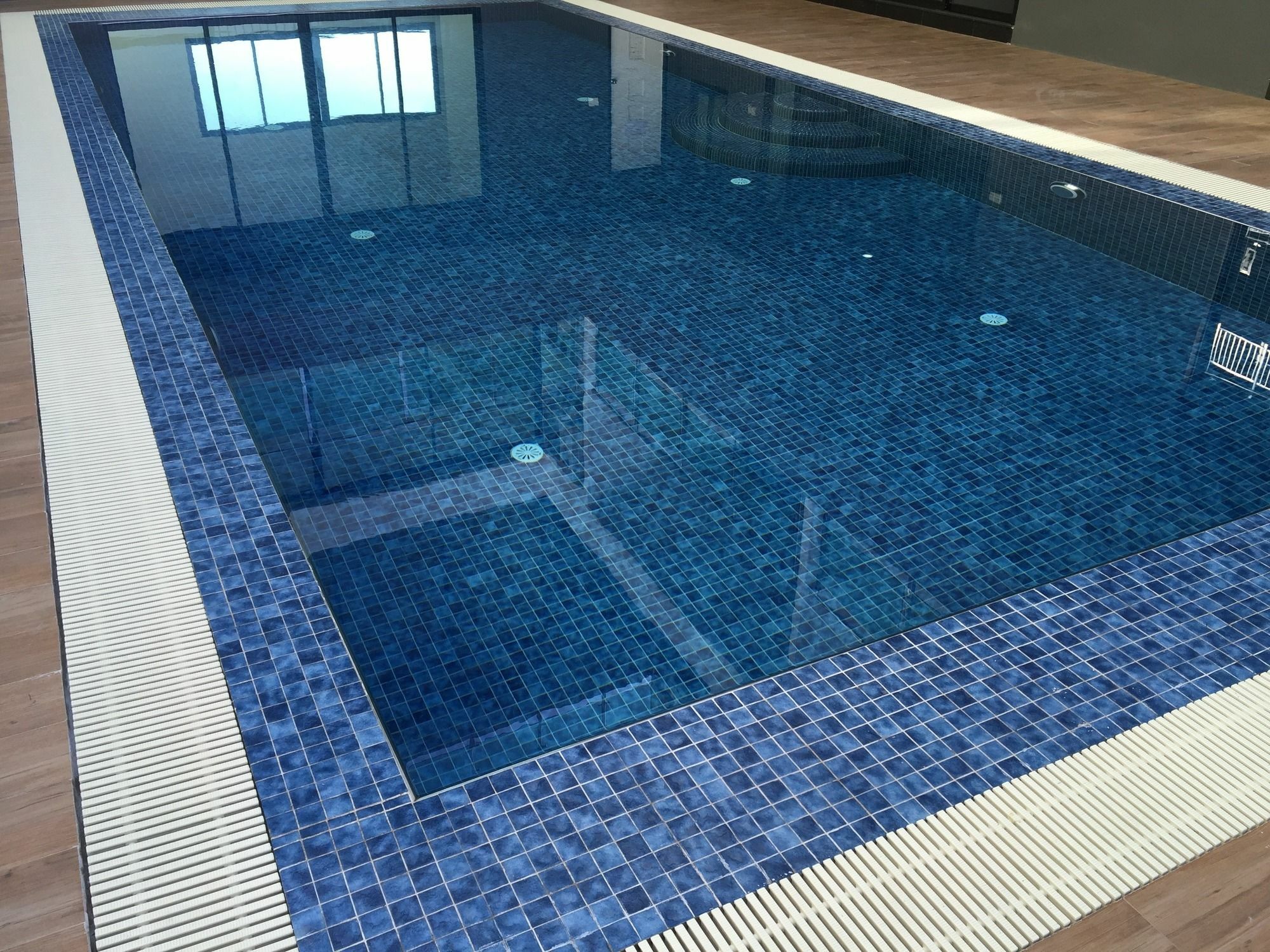 Modernbright Laemchabang Aparthotel Bang Lamung Buitenkant foto