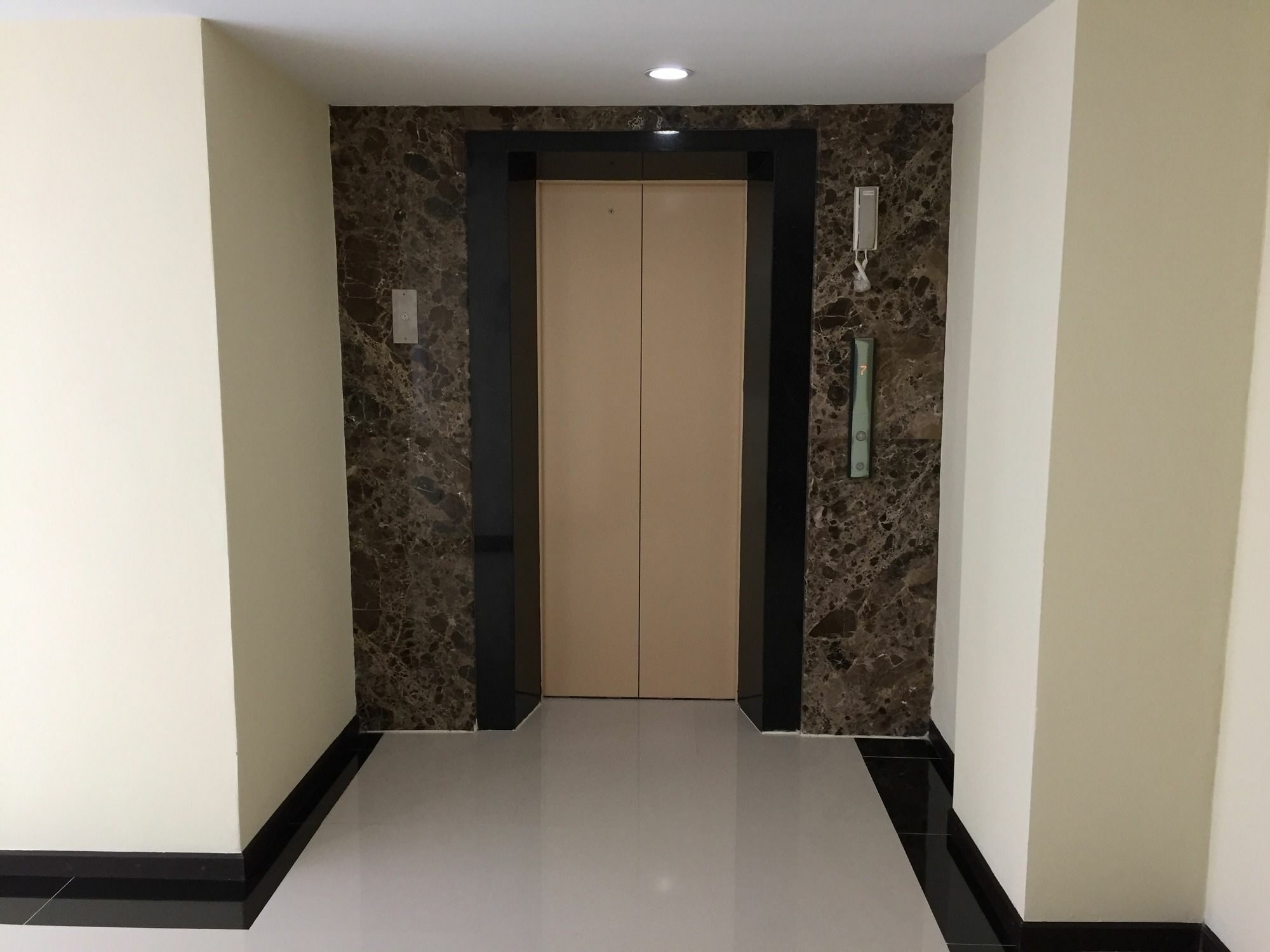 Modernbright Laemchabang Aparthotel Bang Lamung Buitenkant foto